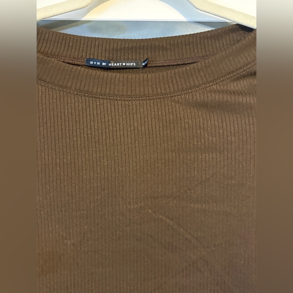Heart +Hips Ribbed Long Sleeve Wide Neck Top With Four Button Detail - NWT - Picture 9 of 17